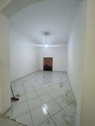 Digər kommersiya daşınmaz əmlakı: Sahəsi 80m2 olan təmirli,təmiz obyekt icarəyə verilir. İçərisində — 5