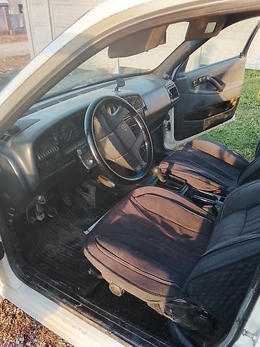 авто товары: Volkswagen Passat: 1989 г., Механика, Седан — 4