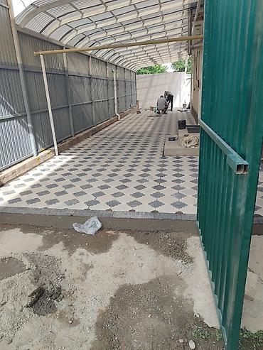 Укладка брусчатки и тротуарных плиток: Укладка тротуарной плитки и благоустройство двора - Профессиональная — 19