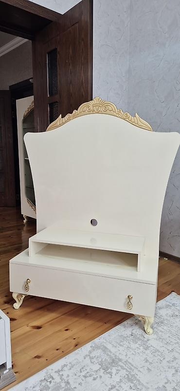 tv alti: Klassik üslubda TV stendi və paneli 💥 Satılır: TV altlığı / televizor — 1