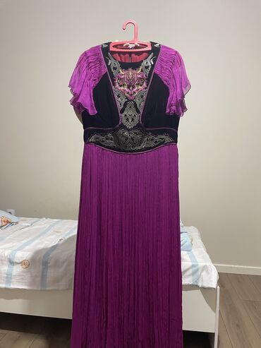платье на узатуу: Размер 46-48 состояние идеал, бренд,DILBAR