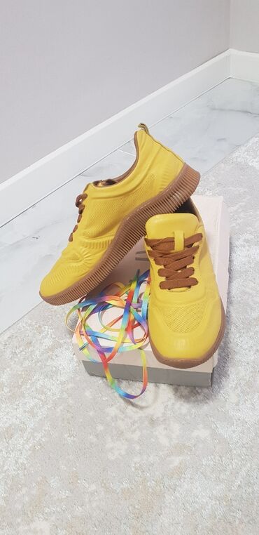 Кроссовки и спортивная обувь: Размер: 38, цвет - Желтый, Б/у