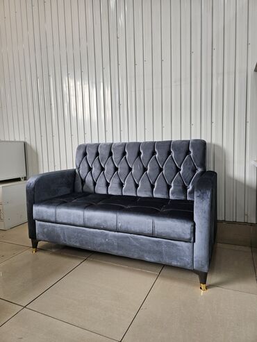 Столы: Прямой диван, цвет - Серебристый, Новый