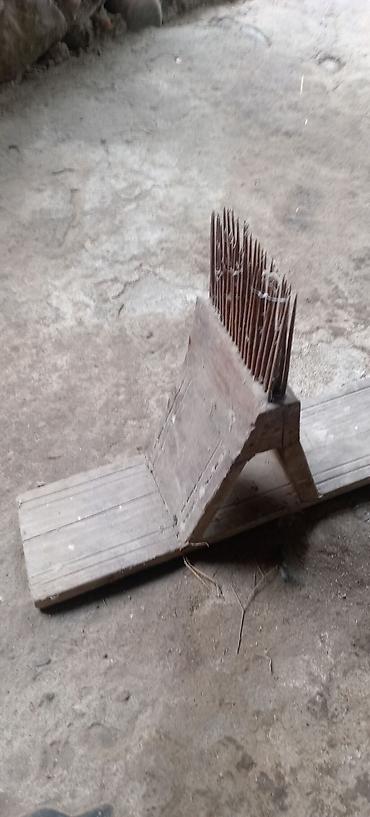 işlənmiş nərdivanlar: Məhsul: Kətan/saman darağı (əl ilə işləyən lif daraqlayıcı) Təsvir: - — 1