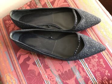 cipele crne i torbica gratis: Baletanke, Zara, 39
