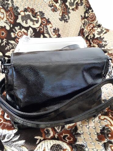 продам сумку женскую: Продается б/у женская сумка
Состояние отличное
Цвет черный