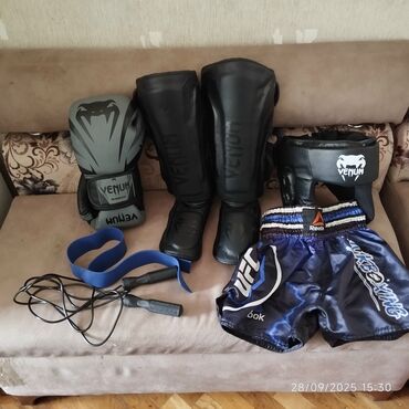 İdman dəstləri: Venum dəst. Təzə kimidi az işlənib səliqəli işlənib. Əlcək-30m, Fut 40 — 2