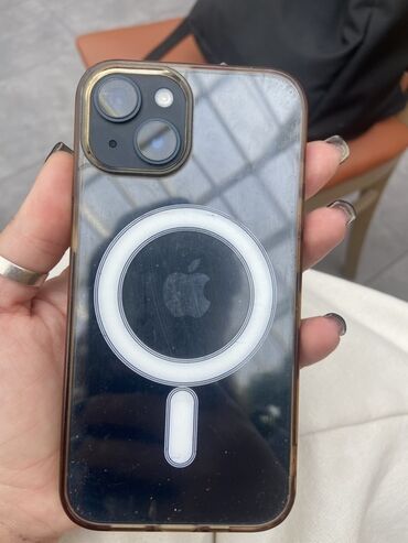 s23 kabro: Qızılı çərçivəli, şəffaf arxa panelli iPhone. Kamera linzalarının