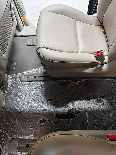 Kia: Kia Carnival minivan - Kuzov: qrafit-boz rəng, xrom ön barmaqlıq və — 18
