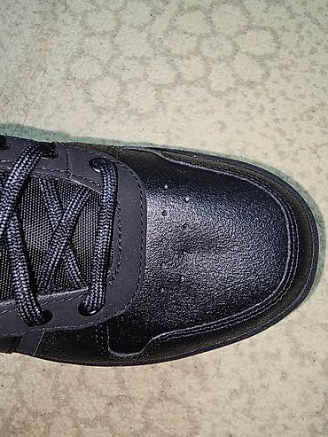 адидас: Adidasın Gənclik Moll dakı mağazasından alınıb yenidir. endirim olacaq — 2