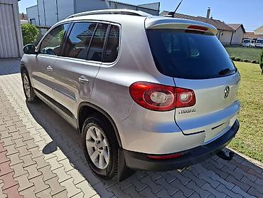 patoke: Volkswagen Tiguan 2.0 TDI, kompaktni SUV u srebrnoj metalik boji, sa — 6