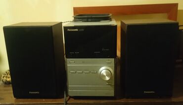 stereo zvucnici: Panasonic -radio,cd mp3,usb plejer
Sve sa slike plus daljinski