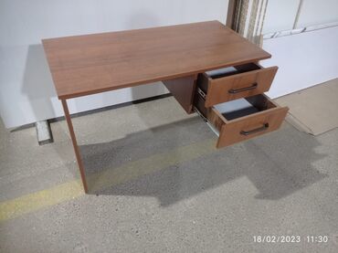 Ofis masaları: Yeni, İşçi üçün, Kvadrat masa — 3