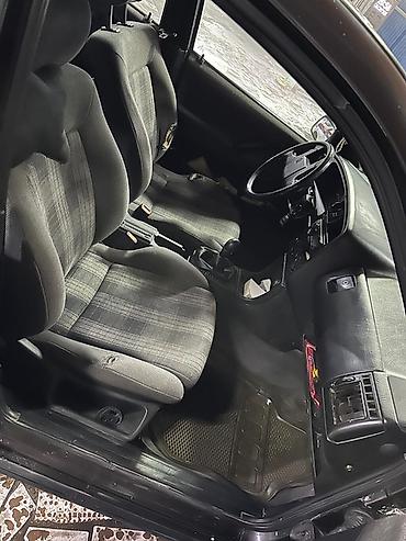 от прикуривателя: Volkswagen Passat: 1992 г., 1.8 л, Механика, Бензин, Универсал — 3