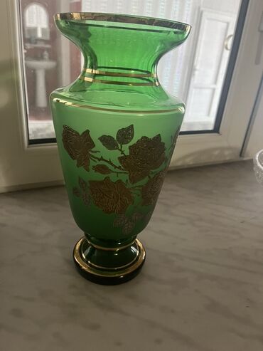 Süni güllər: Bir vaza, Bogem şüşəsi