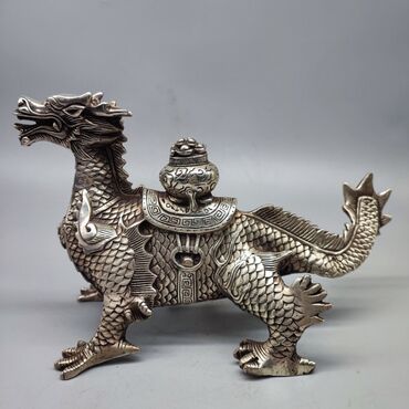 Статуэтки: Дракон 16 см, 1179гр, медь, латунь, напыление серебро. Статуя Будды — 3