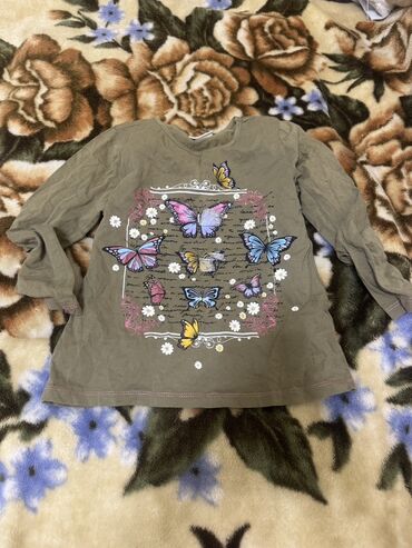 Koftalar, sviterlər: Uşaq geyimi - Ağ uzunqol köynək: Ön hissədə qrafik printli dizayn — 12