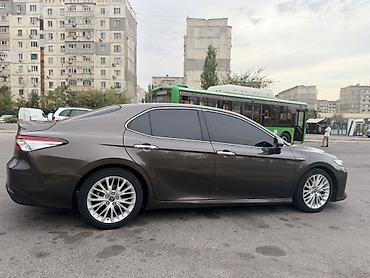 Продажа авто: Toyota Camry: 2017 г., Автомат, Гибрид, Седан — 7