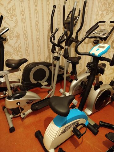 Velotrenajorlar: Müxtəlif idman məşqləri üçün nəzərdə tutulmuş bir neçə velotrenajor və