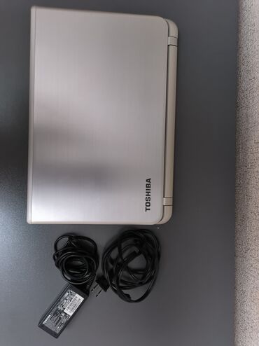 ikinci el planşetlər: Toshiba noutbuk + orijinal adapter Kompyuter zapças kimi