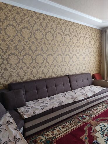 Диваны: Продаю диван в хорошем состоянии