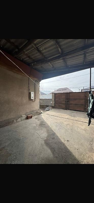 Продажа коттеджей и домов: Продается Жилой Дом 2,3 сотки. Половина дома. Угловой дом. По — 6