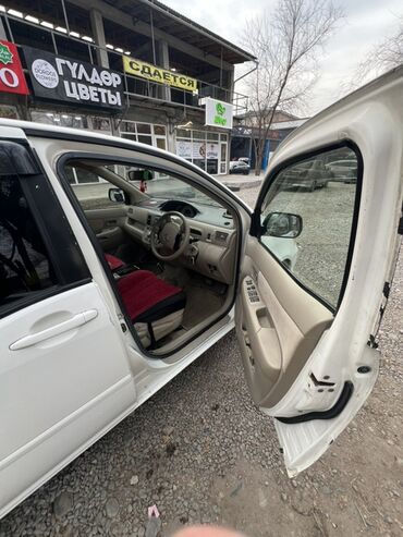 Toyota: Toyota Raum: 2004 г., 1.5 л, Автомат, Седан — 4