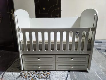 taxt bazalı: Oğlan və qız üçün, İşlənmiş, Çarpayı, Bazalı, Matras ilə, Siyirməli