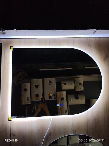 зеркало с лампой: Зеркало с LED‑подсветкой (форма «D») - Настенное зеркало — 2