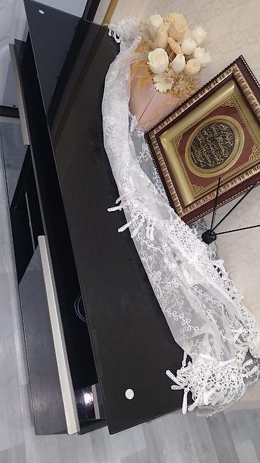 mini manqal: Qara şüşə üstlü TV stendi / media konsolu - Material: parlaq qara — 2