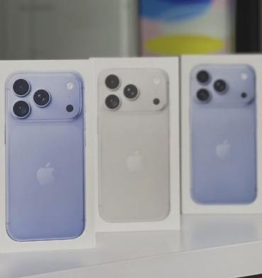 IPhone (серия с тройным модулем камер). В комплекте фирменная коробка