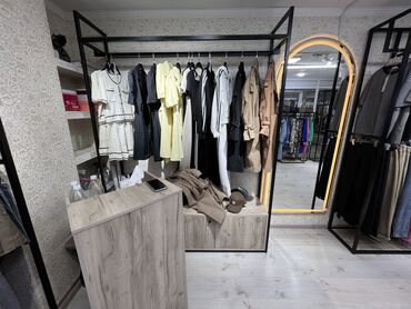 Стойки ресепшн: Столы ресепшен Администраторский стол Кассовый стол Занимаемся — 53