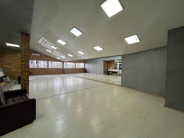 купить коммерческое помещение в бишкеке: Сдаётся в аренду помещение 120 м2 в центре города, помещение находится