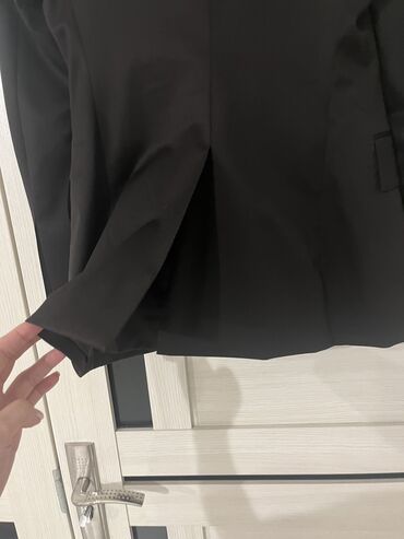 Dəstlər, kostyumlar: Пиджак Gucci. Оригинал. Размер 40 но идёт на 38 (маломерка) — 5