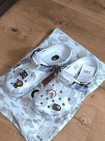 джибитсы: Crocs x A Bathing Ape (BAPE) Classic Clog — лимитированная — 1