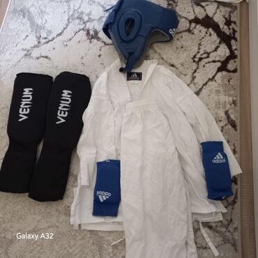 buta ev geyimləri: İdman dəsti, Adidas, rəng - Ağ