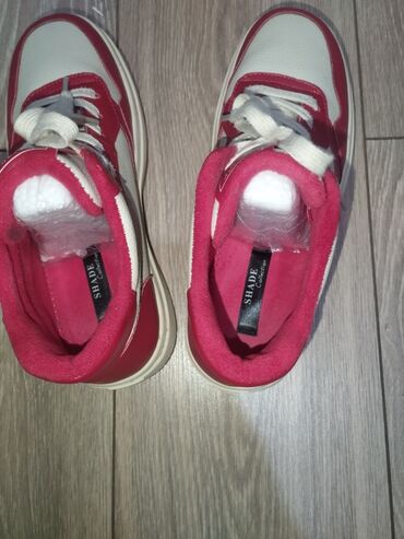 Кроссовки и спортивная обувь: Высокие кроссовки - Размер : 39,5 -40. - Цвет: белый с красными — 3