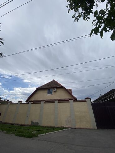 продаю дом в центре бишкека: 220 м², 10 комнат, Свежий ремонт