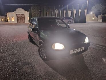 Digər avtomobillər: Yaşıllı rəngli 3 qapılı şəhər avtomobili Texniki və eksteryer: - — 6