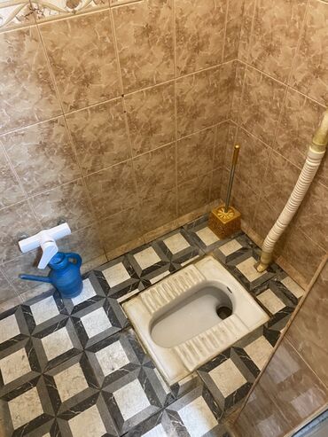 Aziat unitazları: Hamam/tualet dəsti - Döşəmə tualeti (squat wc) – keramika kasa, ayaq — 1