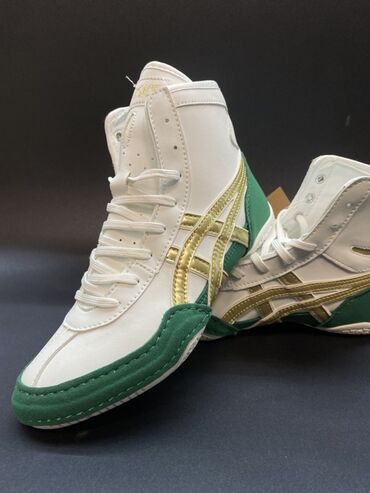 Другое для спорта и отдыха: Борцовки Asics белого цвета с зелеными и золотыми вставками. Высокий — 2
