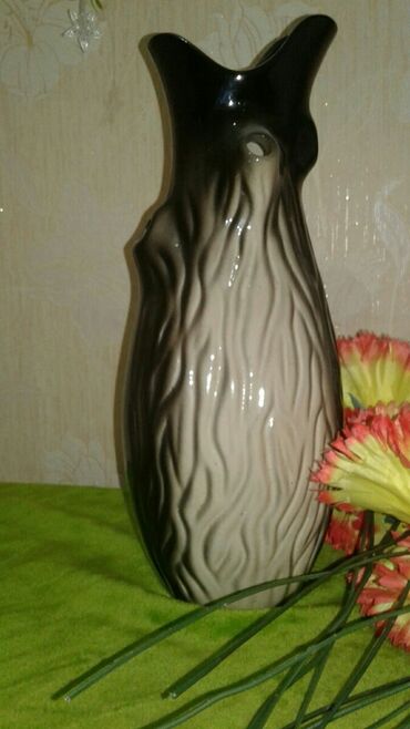 продаю вазы: Красивая керамическая ваза. Высота 35 см. Цена 400 сом. МЫ В