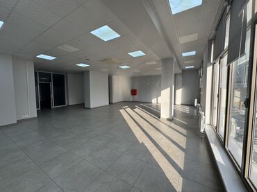 Помещения свободного назначения: Сдается в аренду пом-е 193 м2 Центральные коммуникации 2 санузла 2 — 2