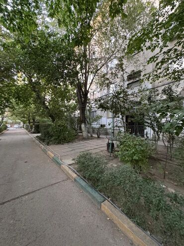 1 комнатная квартира в месяц: 3 комнаты, 62 м², 105 серия, 2 этаж, Старый ремонт