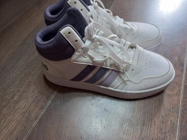 adidas qaçış üçün qadın krossovkaları: Adidas, Ölçü: 40, rəng - Ağ, Yeni