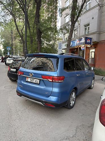 бид е2: BYD : 2021 г., 1.3 л, Механика, Бензин, Минивэн — 2