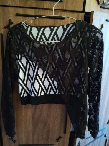 Köynək və bluzalar: Koftaların hər biri 1 manatdan, razmer S(36). Ünvan Azadlıq -da lalafo.az — 9 Köynək və bluzalar: Koftaların hər biri 1 manatdan, razmer S(36). Ünvan Azadlıq — 9