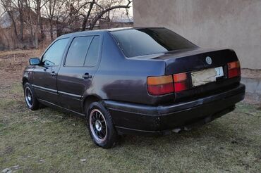 Volkswagen: Volkswagen Vento: 1993 г., 1.8 л, Механика, Бензин, Седан