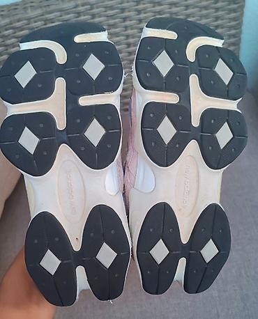 sky duks: New balance za devojčice, kupljene u Buzz u, broj 32,kao NOVE — 6