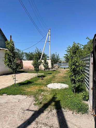 Продажа коттеджей и домов: Продаю дом.Центр село Ленинское.200кв/м, 20 соток, В доме есть — 3